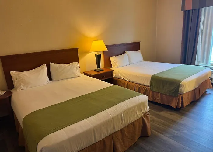 Windsor Inn&Suites